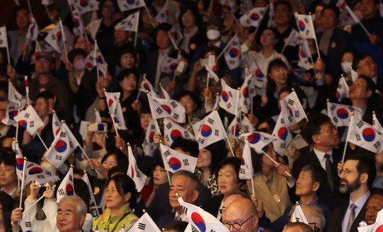 '하늘이 열린날' 4358주년 개천절 경축식