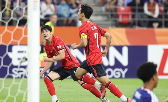 한일전 선제골 주인공 대한민국 엄지성