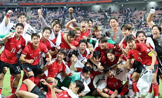 한일전 결승 승리 거둔 대한민국 남자 축구