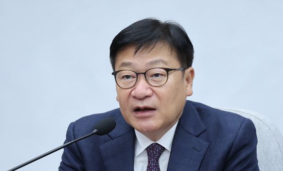 발언하는 정점식 원내대표