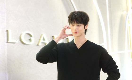 변우석, 멋짐 볼 하트