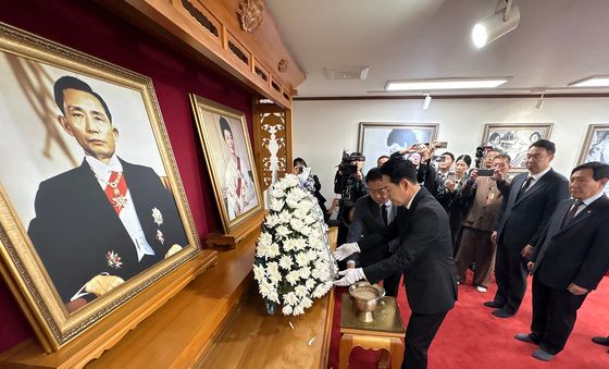박정희 전 대통령 참배하는 장동혁 대표