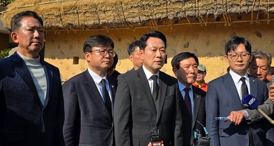 박정희 생가 방문한 장동혁