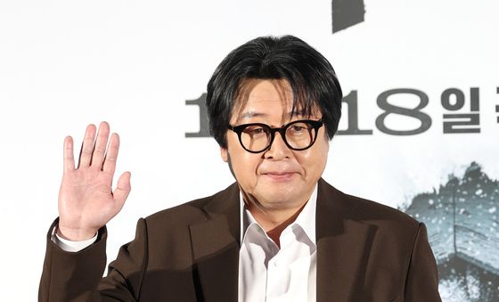 김윤석, 묵직한 존재감