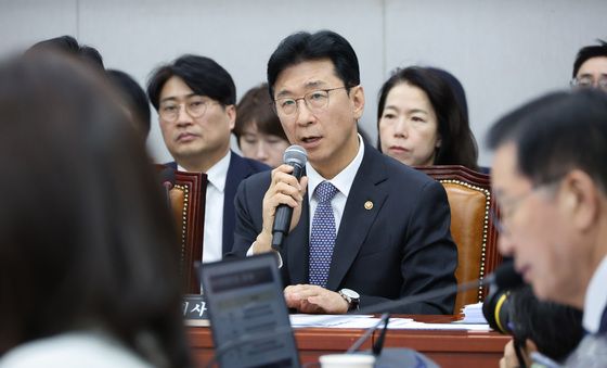 [국감] 현안 답변하는 고용진 국회 사무총장