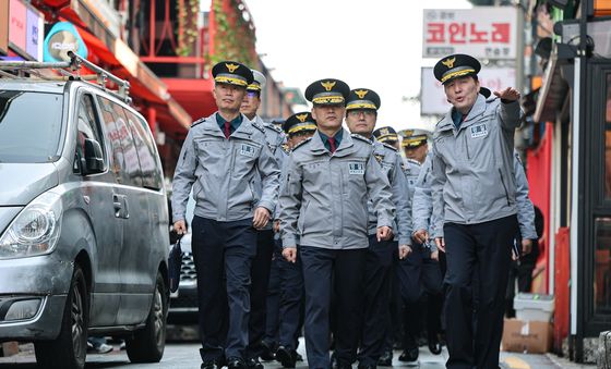 핼러윈 대비해 이태원 찾은 김종철 직무대행