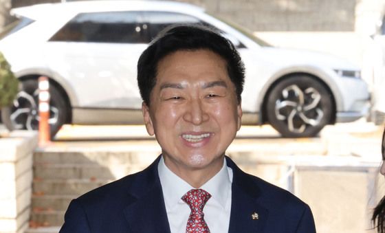 '김건희 가방 선물' 김기현, 1심 선고공판 출석