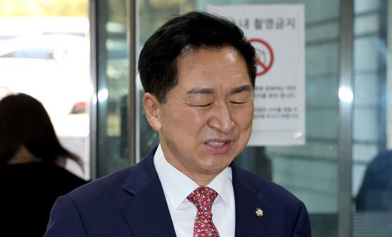 법정 향하는 김기현 의원