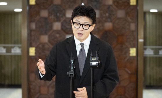 예결위 참석 앞서 취재진 만난 한동훈 의원