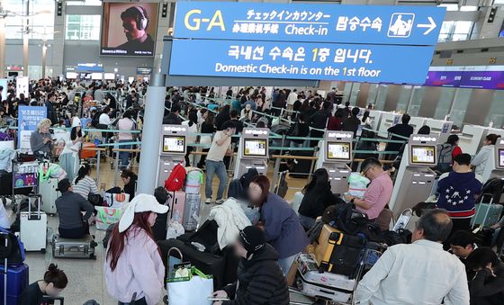 인천공항 발권 시스템 장애…여행객 발 동동