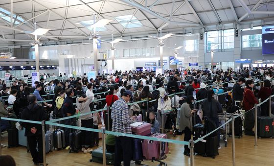 네트워크 장애로 출국 앞둔 여행객 발 동동