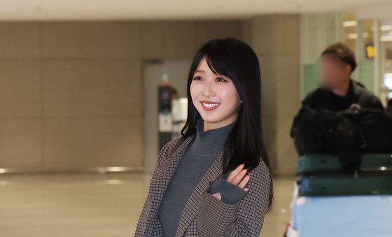 화이트 스콜피온 아오이, 설렘 가득한 미소