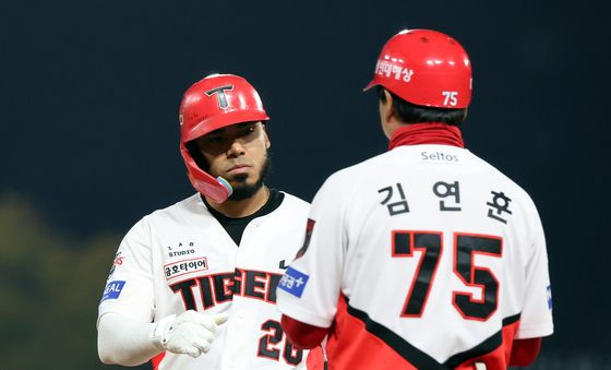 동점 적시타 친 카스트로