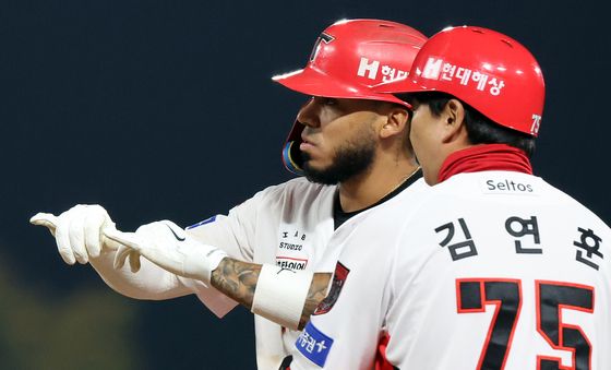 세리머니하는 카스트로