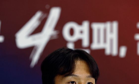 인터뷰 하는 엄지성