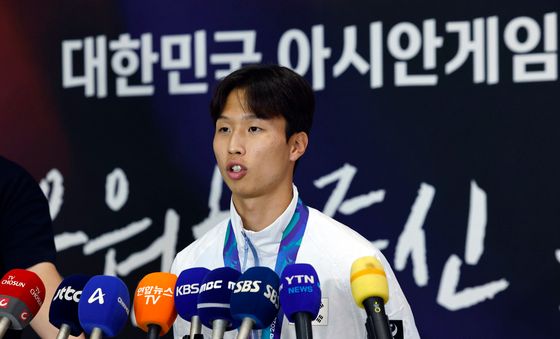 엄지성, 아시안게임 마치고 귀국해 인터뷰