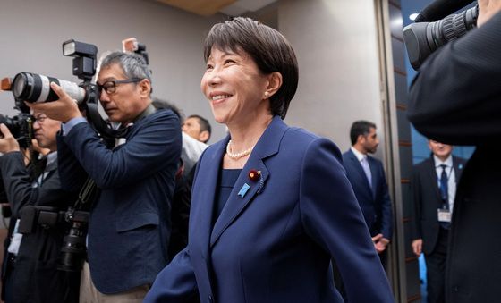 [포토] 카타르 총리 만나러 가는 다카이치 日총리