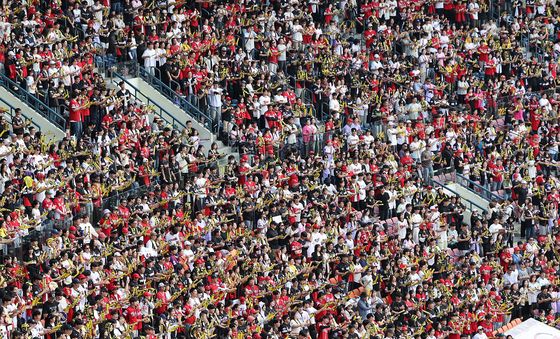 2년 연속 1,200만 관중...KBO, 역대 최다 흥행 '눈앞'