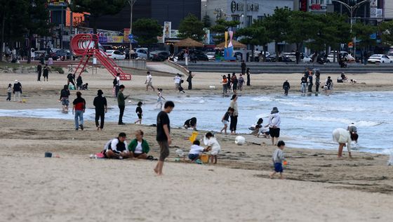 연휴 보내는 관광객들