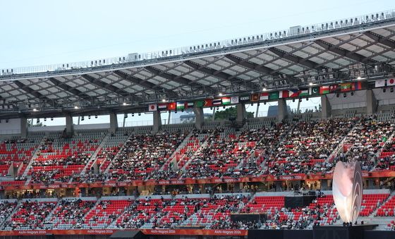 아시안게임 폐회식 '빈자리 눈에 띄네'