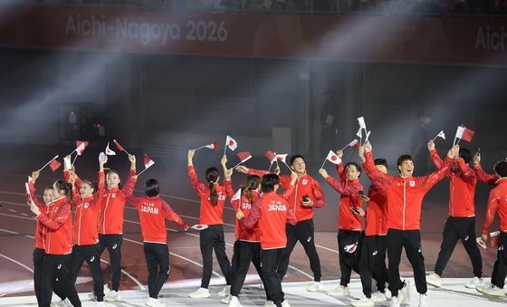 'AG 종합 2위' 개최국 일본 선수단 입장