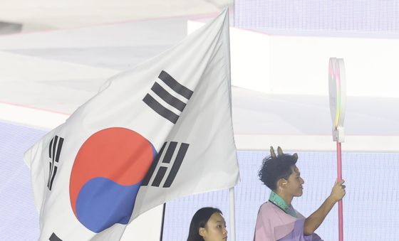 스포츠 클라이밍 서채현, 태극기 들고 입장