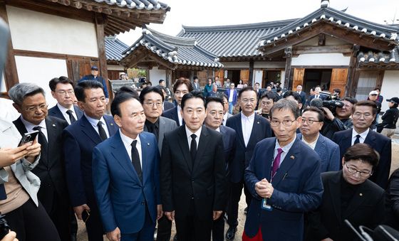 장동혁 국민의힘 대표, 옥천 육영수 여사 생가 방문