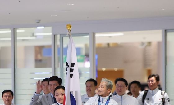 16일 간의 열전 마치고 입국하는 대한민국 선수단