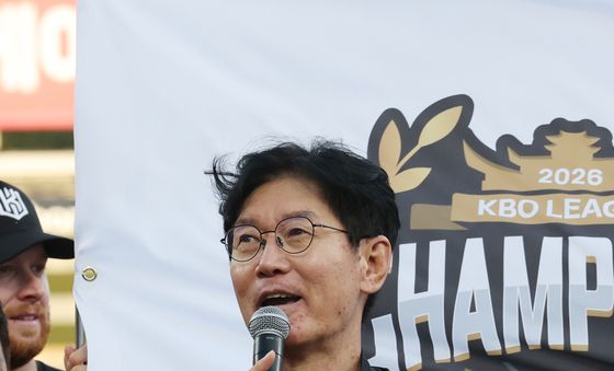 정규시즌 우승소감 밝히는 이강철 감독