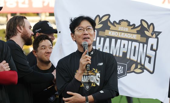 정규시즌 우승소감 밝히는 이강철 감독