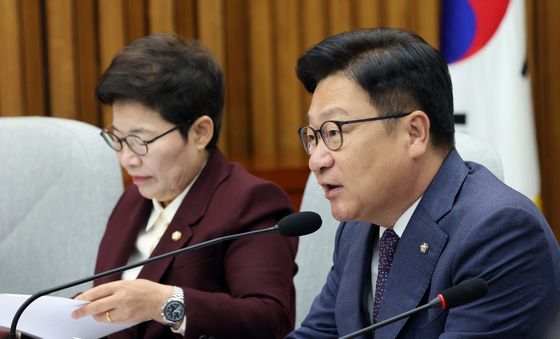 발언하는 정점식 원내대표