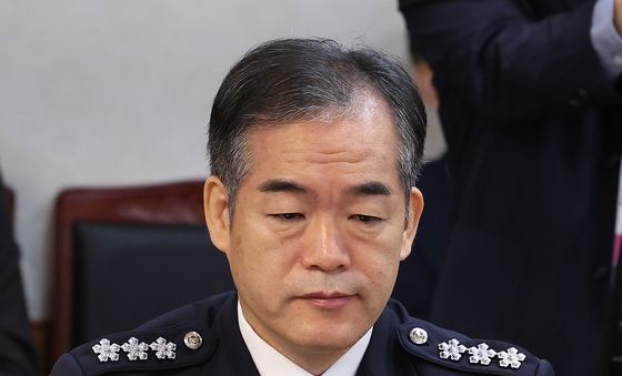 두 손 모은 김종철 경찰청장 직무대행
