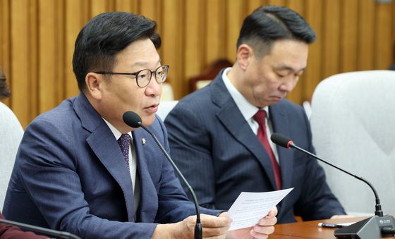 발언하는 정점식 원내대표