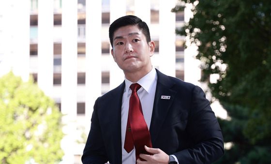'정원오 출장 의혹 제기' 경찰 출석하는 김재섭
