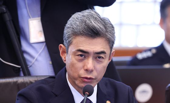 발언하는 강신철 국방부 장관
