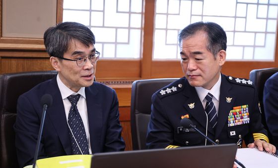 대화하는 전종민·김종철 직무대행