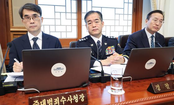 李대통령 발언 듣는 전종민·김종철·이정현 직무대행
