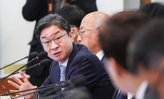 발언하는 이억원 금융위원장