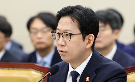 [국감] 답변하는 배경훈 부총리