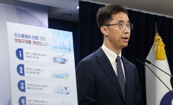 디스플레이 산업 현장 규제 개선 방안 브리핑하는 김민성 민관합동규제합리화추진단 부단장