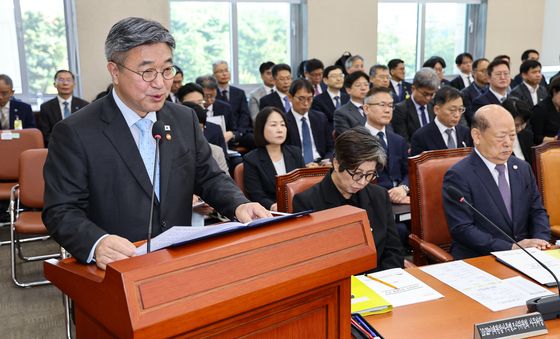 [국감] 인사말 하는 윤호중 행안부 장관