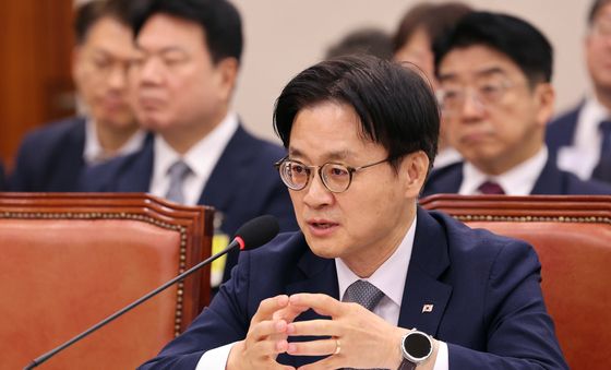[국감] 질의에 답하는 김정관 장관