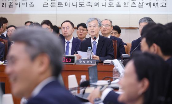 [국감] 답변하는 조희대, 웃음 터진 민주당