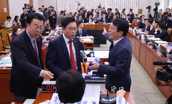 [국감] 충돌하는 여야