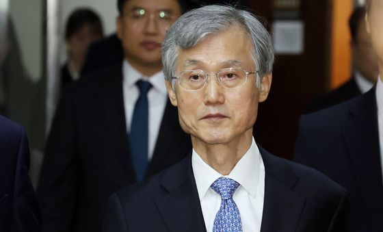 [국감] 국감 정회 후 이동하는 조희대 대법원장