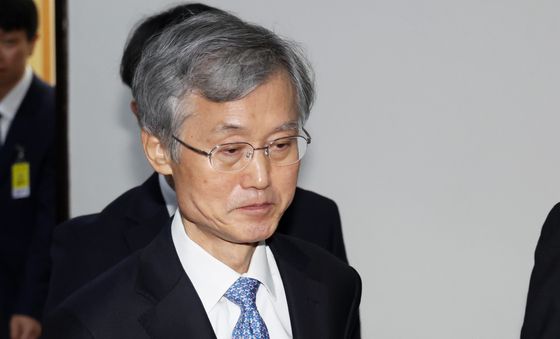 [국감] 회의장 나서는 조희대 대법원장
