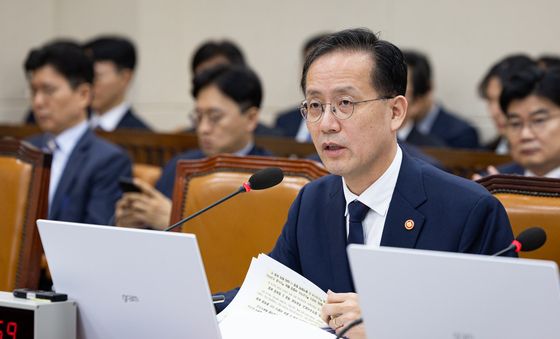 [국감] 답변하는 이형일 부총리
