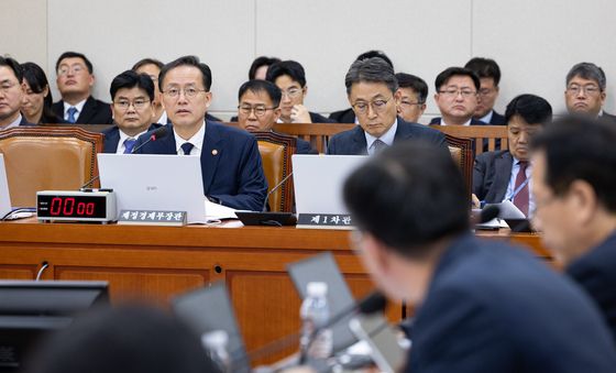 [국감] 재경위 국감 답변하는 이형일 부총리 겸 재정경제부 장관