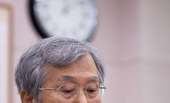 [국감] 굳은 표정의 조희대 대법원장