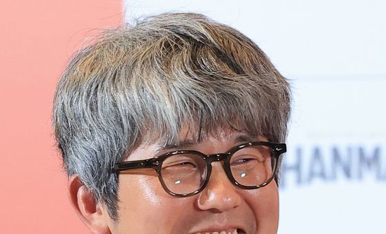 BIFF 미소로 활짝 여는 김종관 감독